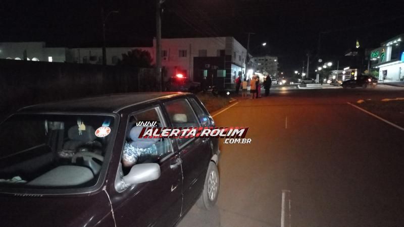 Mulher foi socorrida com suspeita de fratura no braço após colisão entre moto e carro em Rolim de Moura Mulher foi socorrida com suspeita de fratura no braço após colisão entre moto e carro em Rolim de Moura