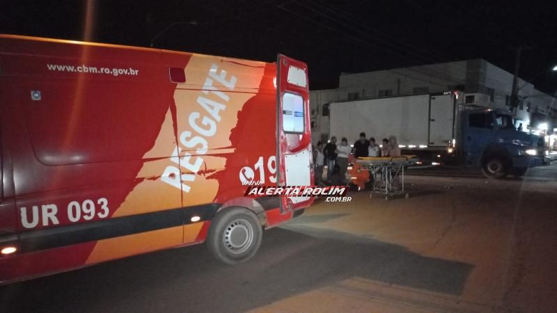 Mulher foi socorrida com suspeita de fratura no braço após colisão entre moto e carro em Rolim de Moura Mulher foi socorrida com suspeita de fratura no braço após colisão entre moto e carro em Rolim de Moura
