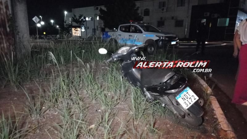 Mulher foi socorrida com suspeita de fratura no braço após colisão entre moto e carro em Rolim de Moura Mulher foi socorrida com suspeita de fratura no braço após colisão entre moto e carro em Rolim de Moura