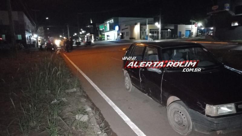 Mulher foi socorrida com suspeita de fratura no braço após colisão entre moto e carro em Rolim de Moura Mulher foi socorrida com suspeita de fratura no braço após colisão entre moto e carro em Rolim de Moura