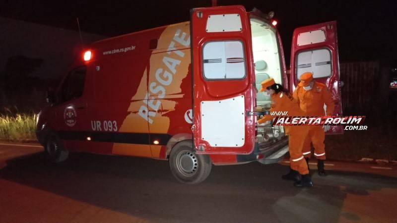 Mulher foi socorrida com suspeita de fratura no braço após colisão entre moto e carro em Rolim de Moura Mulher foi socorrida com suspeita de fratura no braço após colisão entre moto e carro em Rolim de Moura