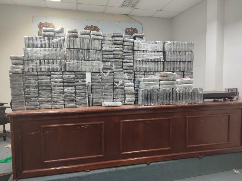 POLÍCIA APREENDE CERCA DE 400 KG DE COCAÍNA EM RONDÔNIA POLÍCIA APREENDE CERCA DE 400 KG DE COCAÍNA EM RONDÔNIA