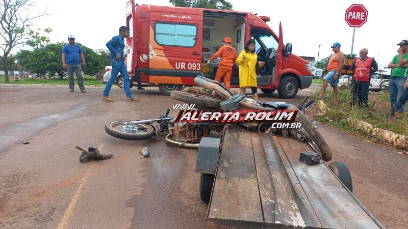Segundo acidente do dia envolveu moto e veículo da SEMUSA de Rolim de Moura Segundo acidente do dia envolveu moto e veículo da SEMUSA de Rolim de Moura