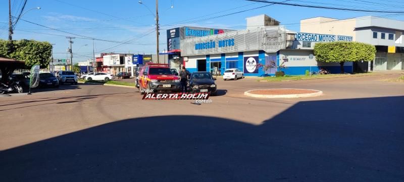Viatura do Corpo de Bombeiros Militar foi atingida por carro nesta manhã de sábado em Rolim de Moura Viatura do Corpo de Bombeiros Militar foi atingida por carro nesta manhã de sábado em Rolim de Moura