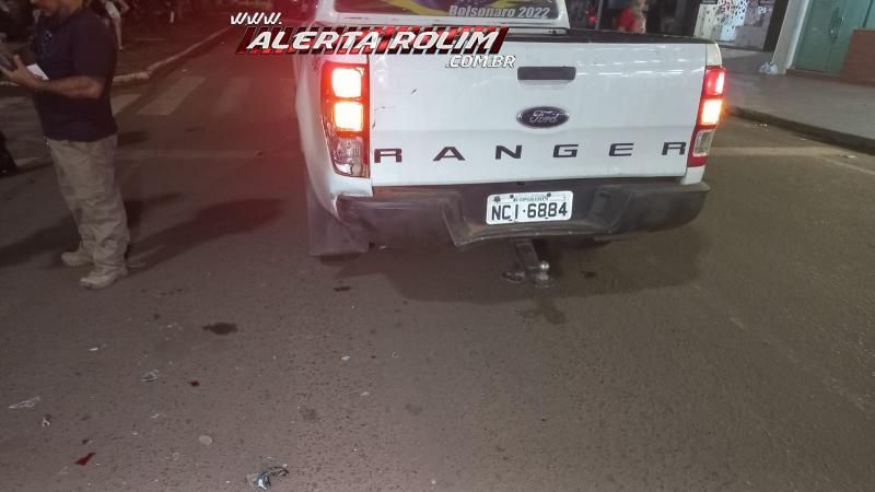 Motociclista foi socorrido pelos bombeiros após bater na traseira de caminhonete em Rolim de Moura Motociclista foi socorrido pelos bombeiros após bater na traseira de caminhonete em Rolim de Moura