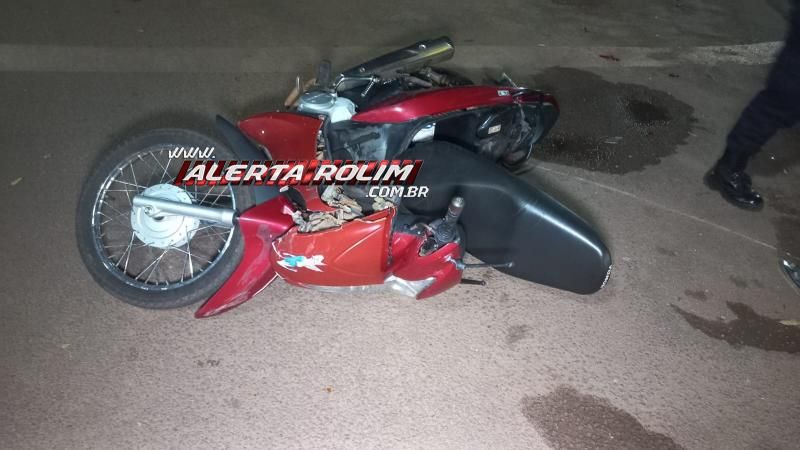 Motociclista foi socorrido pelos bombeiros após bater na traseira de caminhonete em Rolim de Moura Motociclista foi socorrido pelos bombeiros após bater na traseira de caminhonete em Rolim de Moura