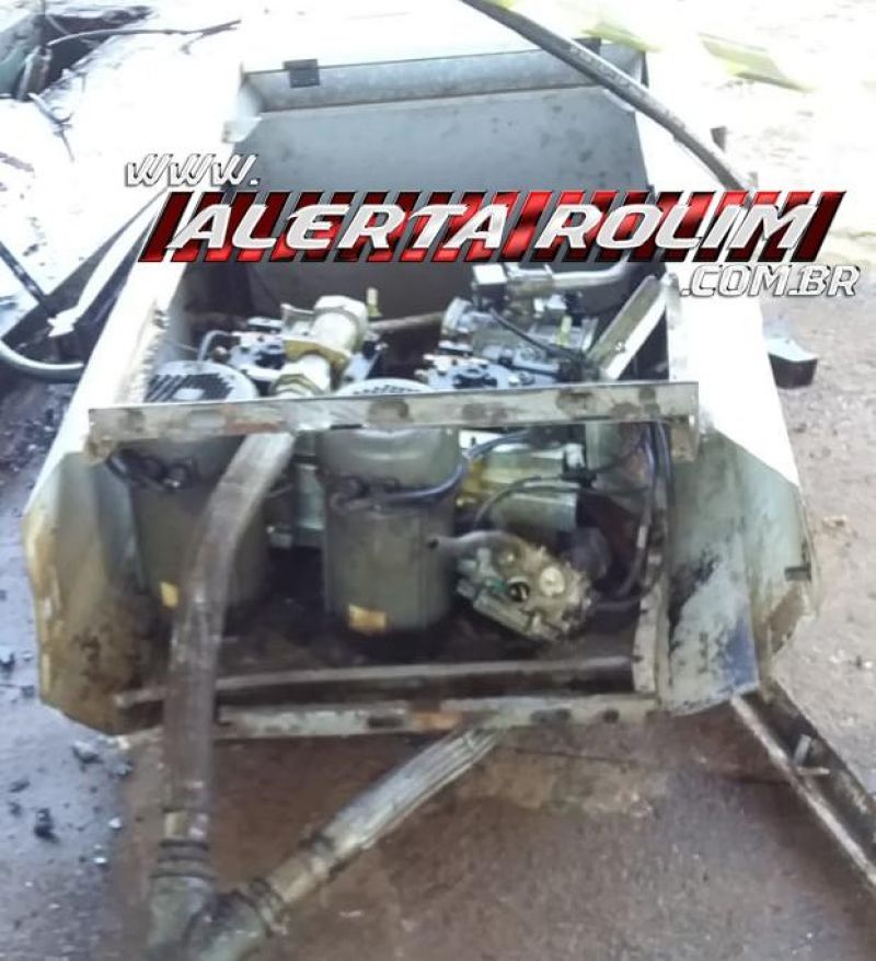 Inabilitada e com sinais de embriaguez, condutora de carro bateu e derrubou bomba de combustível nesta madrugada em Rolim de moura Inabilitada e com sinais de embriaguez, condutora de carro bateu e derrubou bomba de combustível nesta madrugada em Rolim de moura