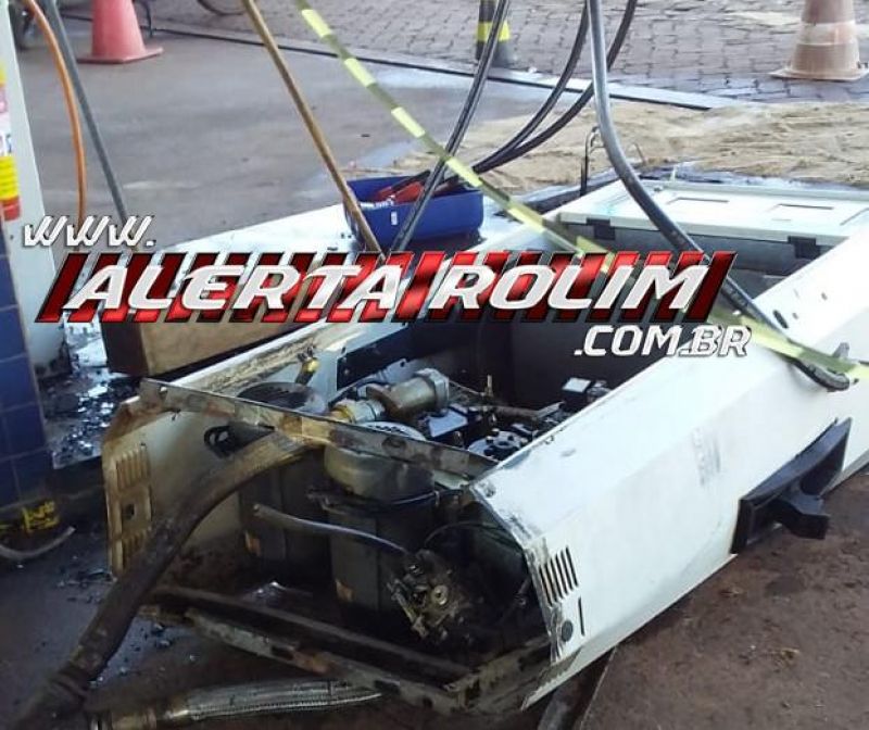 Inabilitada e com sinais de embriaguez, condutora de carro bateu e derrubou bomba de combustível nesta madrugada em Rolim de moura Inabilitada e com sinais de embriaguez, condutora de carro bateu e derrubou bomba de combustível nesta madrugada em Rolim de moura