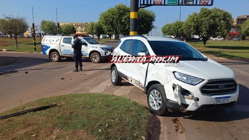 Mulher fraturou a perna no segundo acidente de trânsito registrado nesta manhã em Rolim de Moura - Veja o vídeo da colisão Mulher fraturou a perna no segundo acidente de trânsito registrado nesta manhã em Rolim de Moura - Veja o vídeo da colisão