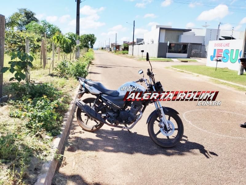 Após denúncia, Polícia Militar localizou moto que foi furtada no mês de abril em Rolim de Moura Após denúncia, Polícia Militar localizou moto que foi furtada no mês de abril em Rolim de Moura