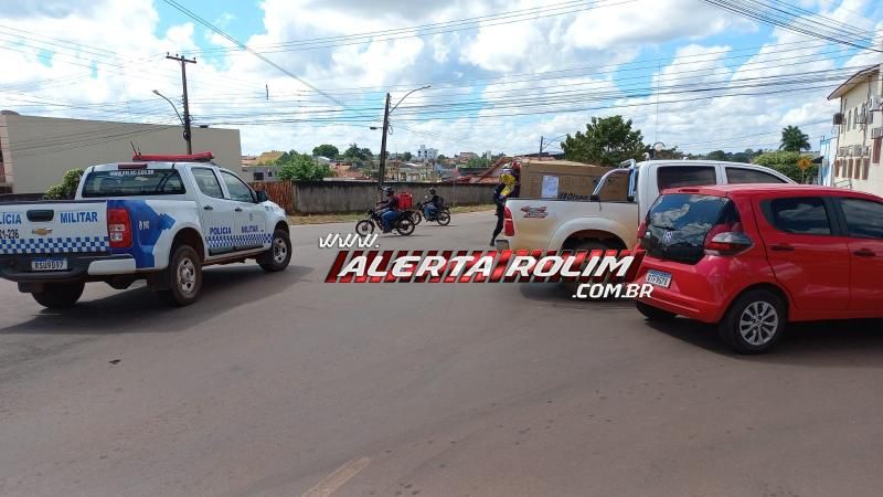 Colisão entre dois carros foi registrada nesta manhã de sábado em Rolim de Moura Colisão entre dois carros foi registrada nesta manhã de sábado em Rolim de Moura