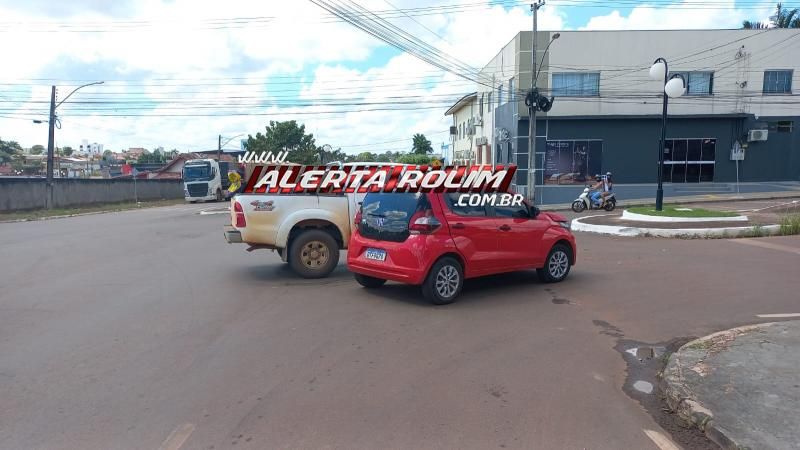 Colisão entre dois carros foi registrada nesta manhã de sábado em Rolim de Moura Colisão entre dois carros foi registrada nesta manhã de sábado em Rolim de Moura