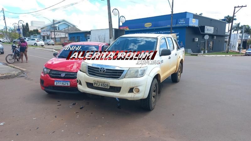 Colisão entre dois carros foi registrada nesta manhã de sábado em Rolim de Moura Colisão entre dois carros foi registrada nesta manhã de sábado em Rolim de Moura