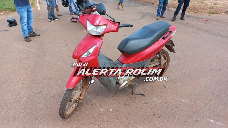 Mulher foi socorrida em estado grave após colisão entre duas motos neste sábado em Rolim de Moura Mulher foi socorrida em estado grave após colisão entre duas motos neste sábado em Rolim de Moura