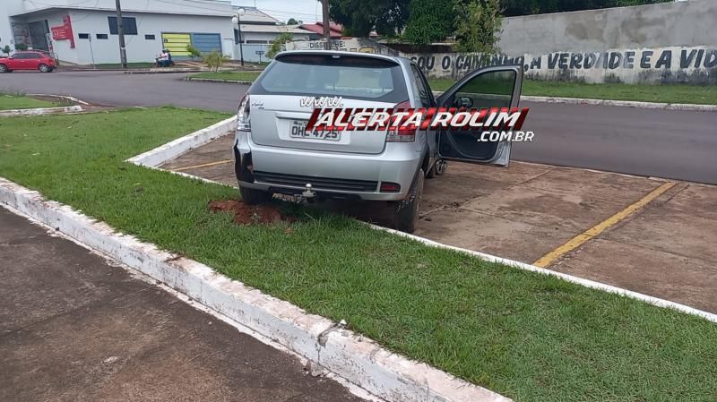 No segundo acidente do dia, Pálio foi atingido por Renault Captur e motorista se evadiu do local, em Rolim de Moura No segundo acidente do dia, Pálio foi atingido por Renault Captur e motorista se evadiu do local, em Rolim de Moura