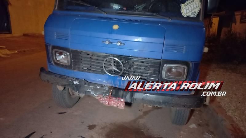 No sexto acidente de trânsito deste sábado, motorista de carro bateu em caminhão estacionado no Cidade Alta em Rolim de Moura No sexto acidente de trânsito deste sábado, motorista de carro bateu em caminhão estacionado no Cidade Alta em Rolim de Moura