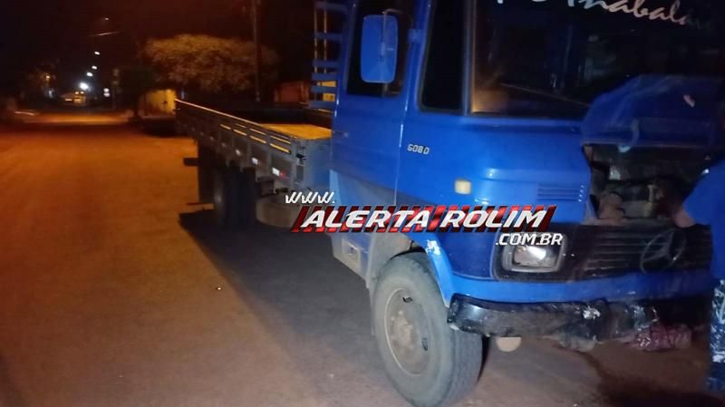 No sexto acidente de trânsito deste sábado, motorista de carro bateu em caminhão estacionado no Cidade Alta em Rolim de Moura No sexto acidente de trânsito deste sábado, motorista de carro bateu em caminhão estacionado no Cidade Alta em Rolim de Moura