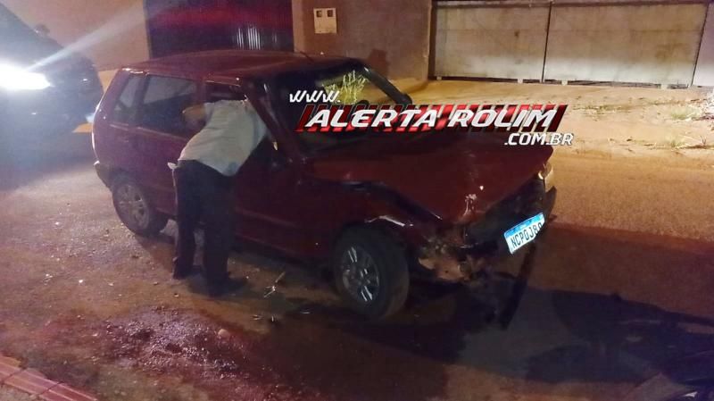 No sexto acidente de trânsito deste sábado, motorista de carro bateu em caminhão estacionado no Cidade Alta em Rolim de Moura No sexto acidente de trânsito deste sábado, motorista de carro bateu em caminhão estacionado no Cidade Alta em Rolim de Moura