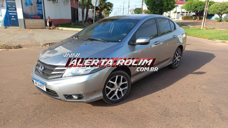 Primeiro acidente de trânsito do dia deixou mulher ferida no bairro Planalto em Rolim de Moura Primeiro acidente de trânsito do dia deixou mulher ferida no bairro Planalto em Rolim de Moura