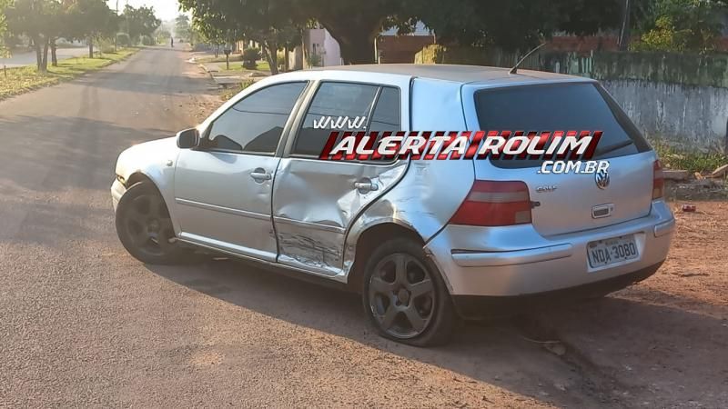 Primeiro acidente do dia envolveu dois carros no Centro de Rolim de Moura Primeiro acidente do dia envolveu dois carros no Centro de Rolim de Moura