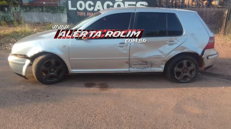 Primeiro acidente do dia envolveu dois carros no Centro de Rolim de Moura Primeiro acidente do dia envolveu dois carros no Centro de Rolim de Moura