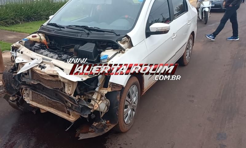 Quarto acidente desta terça-feira envolveu Voyage e Hilux também ocorreu no Centro de Rolim de Moura Quarto acidente desta terça-feira envolveu Voyage e Hilux também ocorreu no Centro de Rolim de Moura
