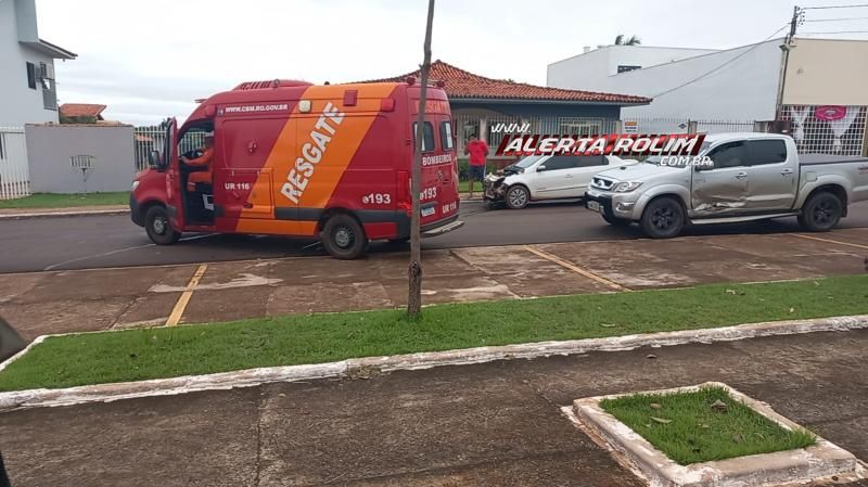 Quarto acidente desta terça-feira envolveu Voyage e Hilux também ocorreu no Centro de Rolim de Moura Quarto acidente desta terça-feira envolveu Voyage e Hilux também ocorreu no Centro de Rolim de Moura
