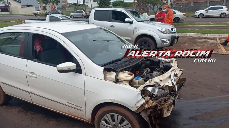 Quarto acidente desta terça-feira envolveu Voyage e Hilux também ocorreu no Centro de Rolim de Moura Quarto acidente desta terça-feira envolveu Voyage e Hilux também ocorreu no Centro de Rolim de Moura