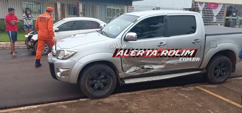 Quarto acidente desta terça-feira envolveu Voyage e Hilux também ocorreu no Centro de Rolim de Moura Quarto acidente desta terça-feira envolveu Voyage e Hilux também ocorreu no Centro de Rolim de Moura