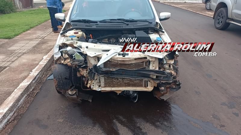 Quarto acidente desta terça-feira envolveu Voyage e Hilux também ocorreu no Centro de Rolim de Moura Quarto acidente desta terça-feira envolveu Voyage e Hilux também ocorreu no Centro de Rolim de Moura