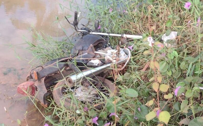 Rapaz de 21 anos foi encontrado morto ao lado de moto em igarapé de Pimenta Bueno Rapaz de 21 anos foi encontrado morto ao lado de moto em igarapé de Pimenta Bueno