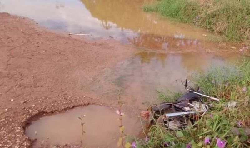 Rapaz de 21 anos foi encontrado morto ao lado de moto em igarapé de Pimenta Bueno Rapaz de 21 anos foi encontrado morto ao lado de moto em igarapé de Pimenta Bueno