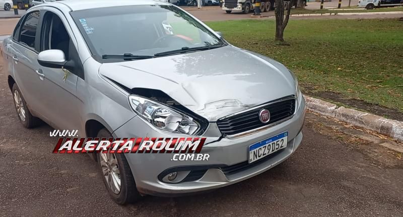 Terceiro acidente do dia envolveu Siena e Hilux no Centro de Rolim de Moura Terceiro acidente do dia envolveu Siena e Hilux no Centro de Rolim de Moura