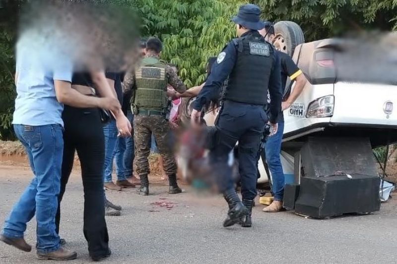 Vídeo flagrou colisão e carro capotando na RO-489 em São Felipe Vídeo flagrou colisão e carro capotando na RO-489 em São Felipe