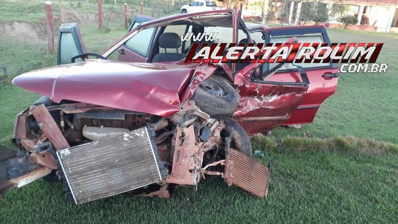 Violenta colisão frontal entre dois carros foi registrada neste domingo na RO 383 em Santa Luzia do Oeste Violenta colisão frontal entre dois carros foi registrada neste domingo na RO 383 em Santa Luzia do Oeste