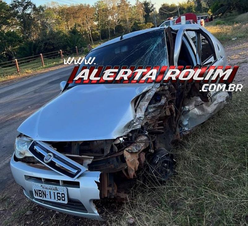 Violenta colisão frontal entre dois carros foi registrada neste domingo na RO 383 em Santa Luzia do Oeste Violenta colisão frontal entre dois carros foi registrada neste domingo na RO 383 em Santa Luzia do Oeste