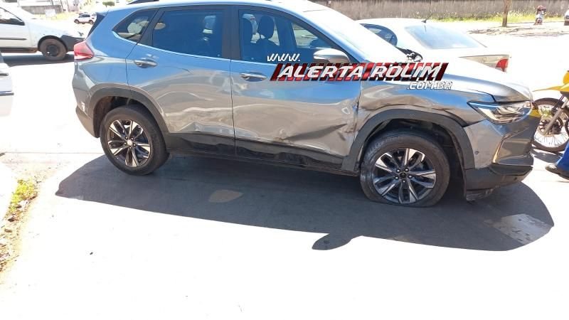 Colisão entre dois carros foi registrada nesta manhã em Rolim de Moura Colisão entre dois carros foi registrada nesta manhã em Rolim de Moura