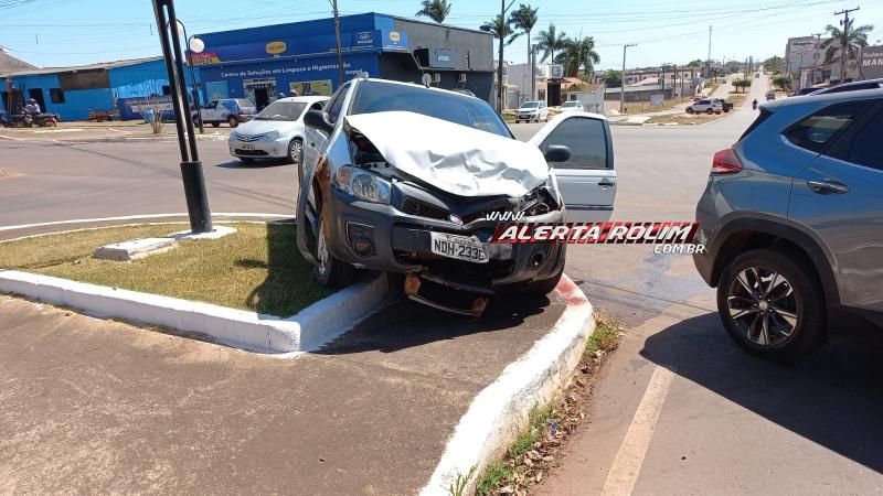 Colisão entre dois carros foi registrada nesta manhã em Rolim de Moura Colisão entre dois carros foi registrada nesta manhã em Rolim de Moura
