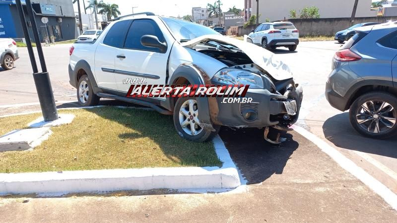 Colisão entre dois carros foi registrada nesta manhã em Rolim de Moura Colisão entre dois carros foi registrada nesta manhã em Rolim de Moura