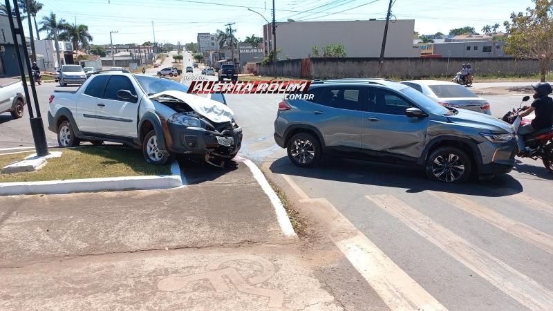 Colisão entre dois carros foi registrada nesta manhã em Rolim de Moura Colisão entre dois carros foi registrada nesta manhã em Rolim de Moura