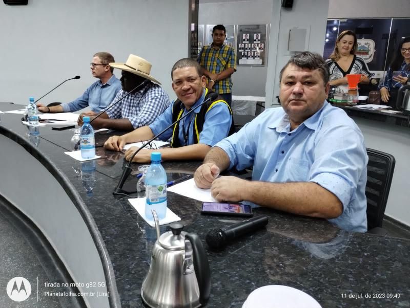 Câmara entrega moções de aplausos aos produtores participantes dos Concursos Concafé, Florada Premiada e Coffe of the Year 2022 durante sessão solene, em Rolim de Moura Câmara entrega moções de aplausos aos produtores participantes dos Concursos Concafé, Florada Premiada e Coffe of the Year 2022 durante sessão solene, em Rolim de Moura