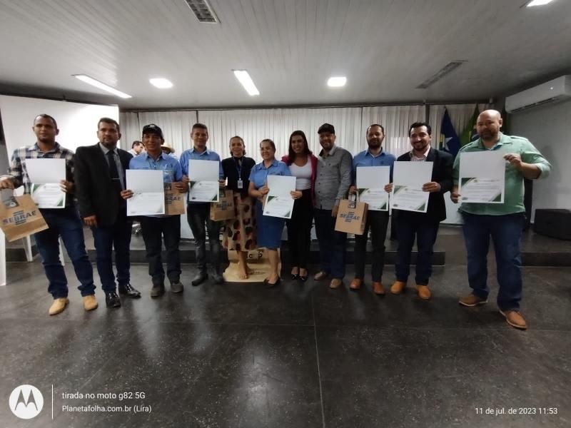 Câmara entrega moções de aplausos aos produtores participantes dos Concursos Concafé, Florada Premiada e Coffe of the Year 2022 durante sessão solene, em Rolim de Moura Câmara entrega moções de aplausos aos produtores participantes dos Concursos Concafé, Florada Premiada e Coffe of the Year 2022 durante sessão solene, em Rolim de Moura