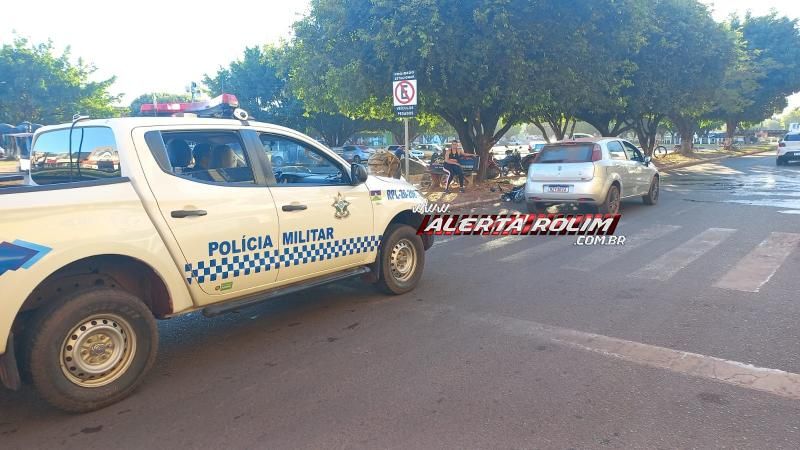 Carro atingiu traseira de moto nesta manhã em Rolim de Moura Carro atingiu traseira de moto nesta manhã em Rolim de Moura