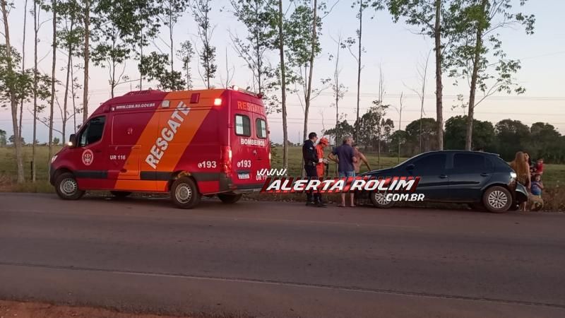 Carro capotou após colidir na traseira de outro veículo na RO 010 em Rolim de Moura Carro capotou após colidir na traseira de outro veículo na RO 010 em Rolim de Moura