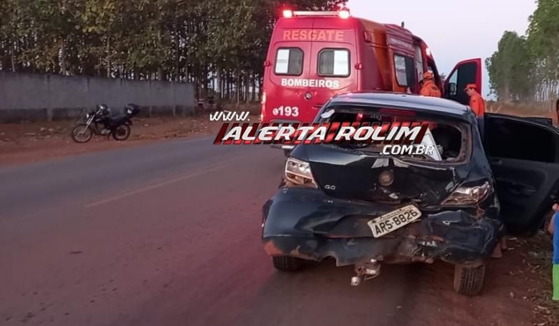 Carro capotou após colidir na traseira de outro veículo na RO 010 em Rolim de Moura Carro capotou após colidir na traseira de outro veículo na RO 010 em Rolim de Moura