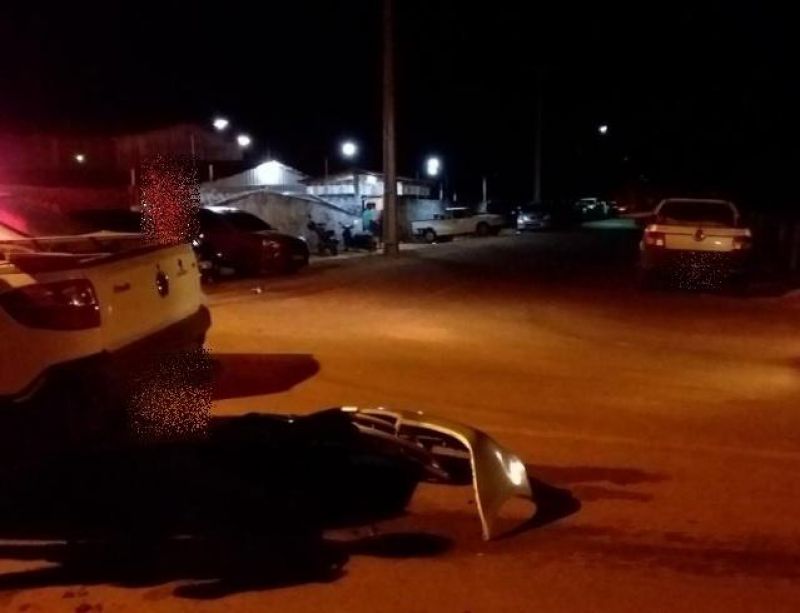Carros têm a frente destruída após acidente na Estrada do Aeroporto em Pimenta Bueno Carros têm a frente destruída após acidente na Estrada do Aeroporto em Pimenta Bueno
