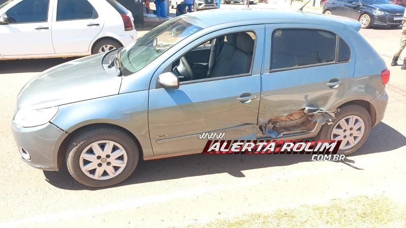 Colisão entre dois carros foi registrada nesta quinta-feira em Rolim de Moura Colisão entre dois carros foi registrada nesta quinta-feira em Rolim de Moura