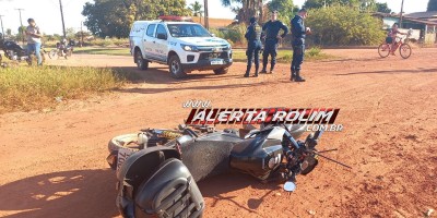 Colisão entre duas motos deixou um ferido nesta tarde em Rolim de Moura