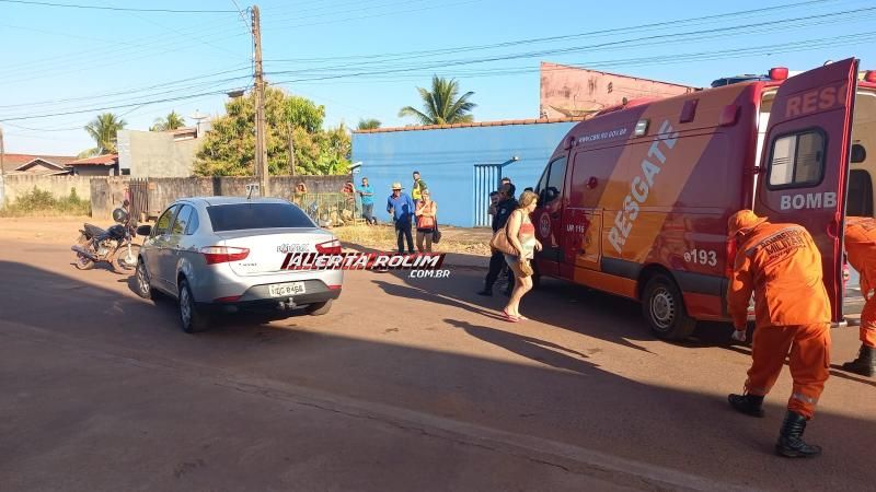 Condutora de moto foi socorrida após ser atingida por carro nesta tarde em Rolim de Moura Condutora de moto foi socorrida após ser atingida por carro nesta tarde em Rolim de Moura