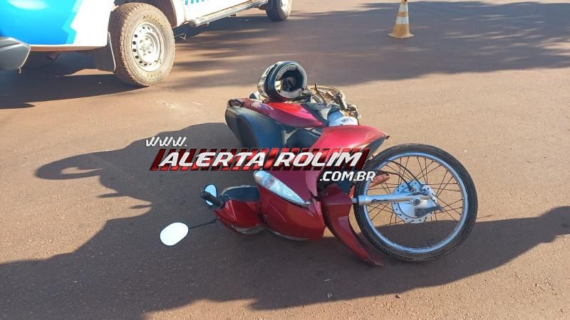 Condutora de moto sofreu fratura após ser atingida por carro nesta manhã em Rolim de Moura Condutora de moto sofreu fratura após ser atingida por carro nesta manhã em Rolim de Moura